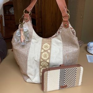 The Sak purse and wallet never used.